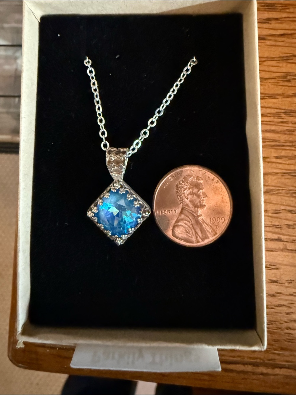 Handcrafted necklace with Swarovski crystal and chain - Picture 6 of 7
